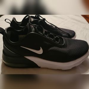 Nike Women's Size 8 Air Max Motion 2 A00352-007 Black Running Shoes